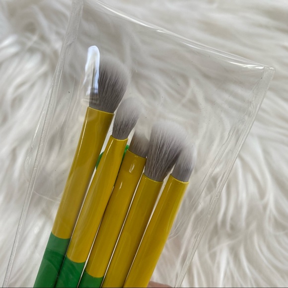 Lavish Green Makeup Brush Set - Picture 2 of 2